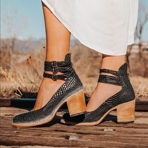 🆕FREEBIRD Randi Black Snake Heel